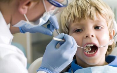 Dlaczego warto wybrać specjalistę od stomatologii dziecięcej zamiast zwykłego dentysty?