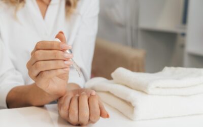 Domowe sposoby na łamiące się paznokcie: Jak je wzmocnić?